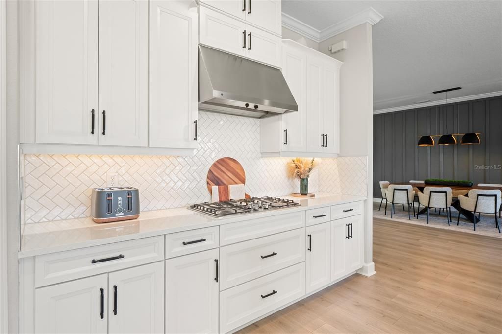 Activo con contrato: $950,000 (3 camas, 3 baños, 3090 Pies cuadrados)