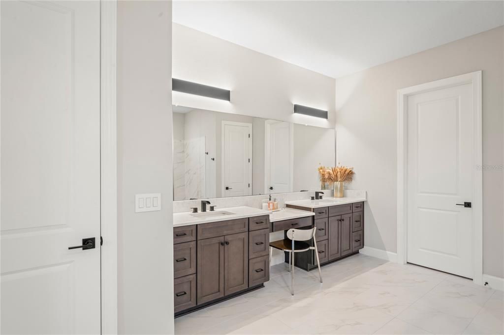 Activo con contrato: $950,000 (3 camas, 3 baños, 3090 Pies cuadrados)