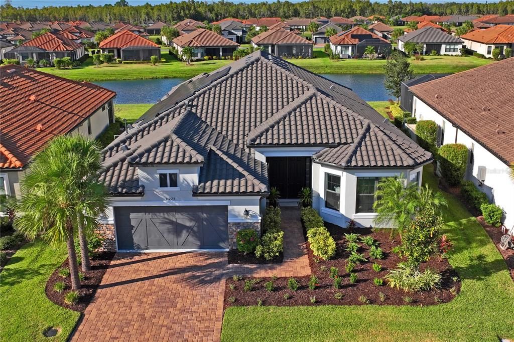 Activo con contrato: $950,000 (3 camas, 3 baños, 3090 Pies cuadrados)