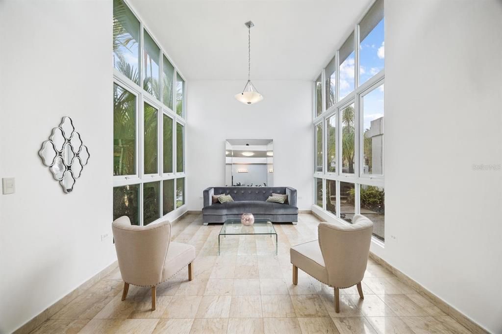 合同活跃: $1,400,000 (5 贝兹, 3 浴室, 4029 平方英尺)