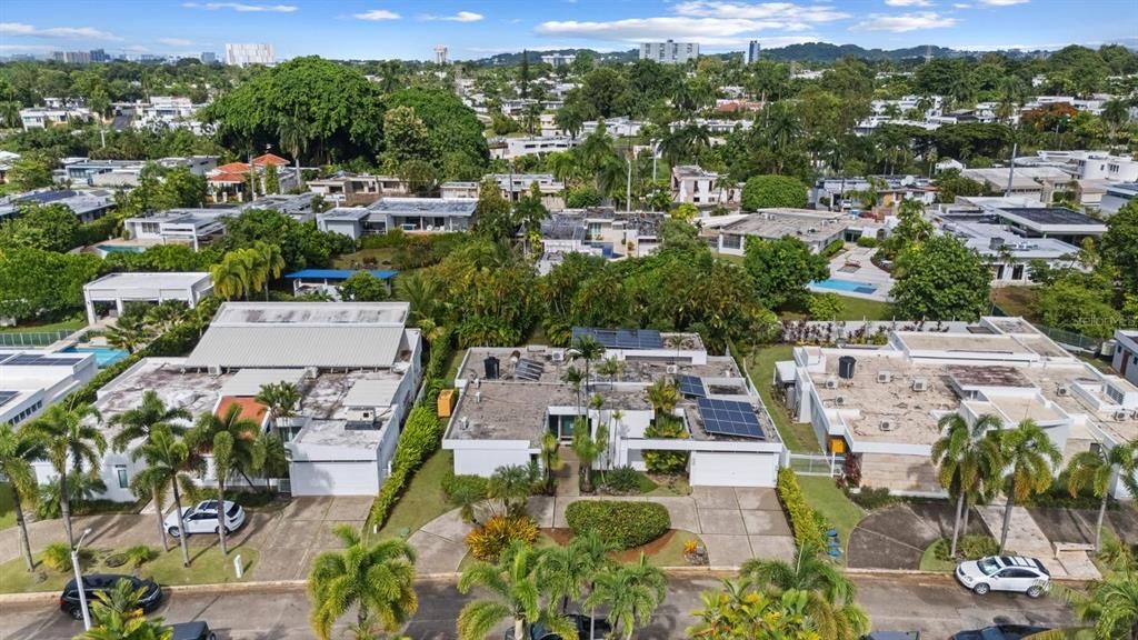 合同活跃: $1,400,000 (5 贝兹, 3 浴室, 4029 平方英尺)