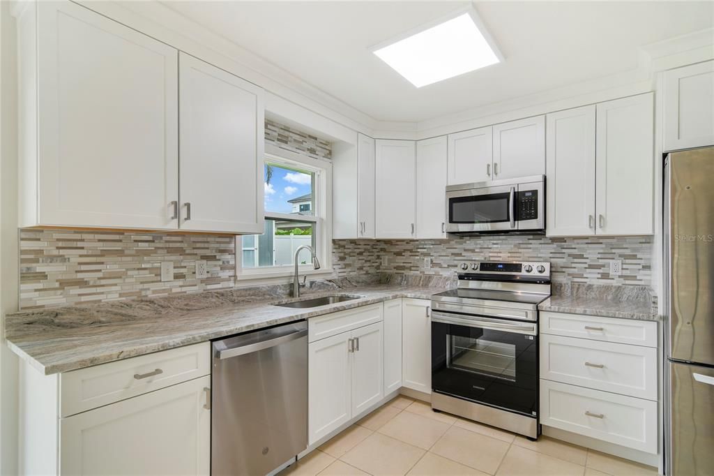 На продажу: $599,000 (3 спален, 2 ванн, 1250 Квадратных фут)