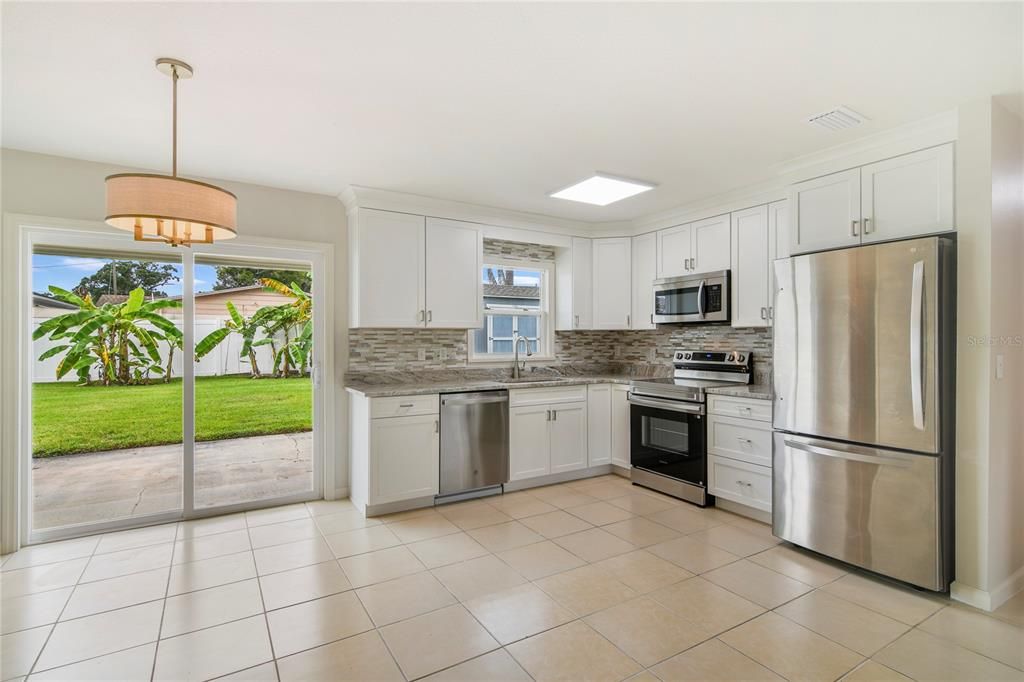 На продажу: $599,000 (3 спален, 2 ванн, 1250 Квадратных фут)