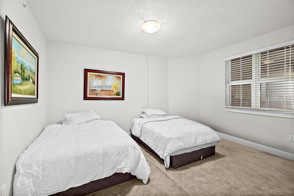 For Sale: $799,000 (3 beds, 3 baths, 2330 Square Feet)