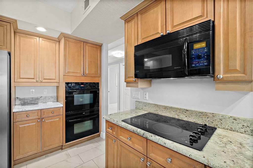 For Sale: $799,000 (3 beds, 3 baths, 2330 Square Feet)