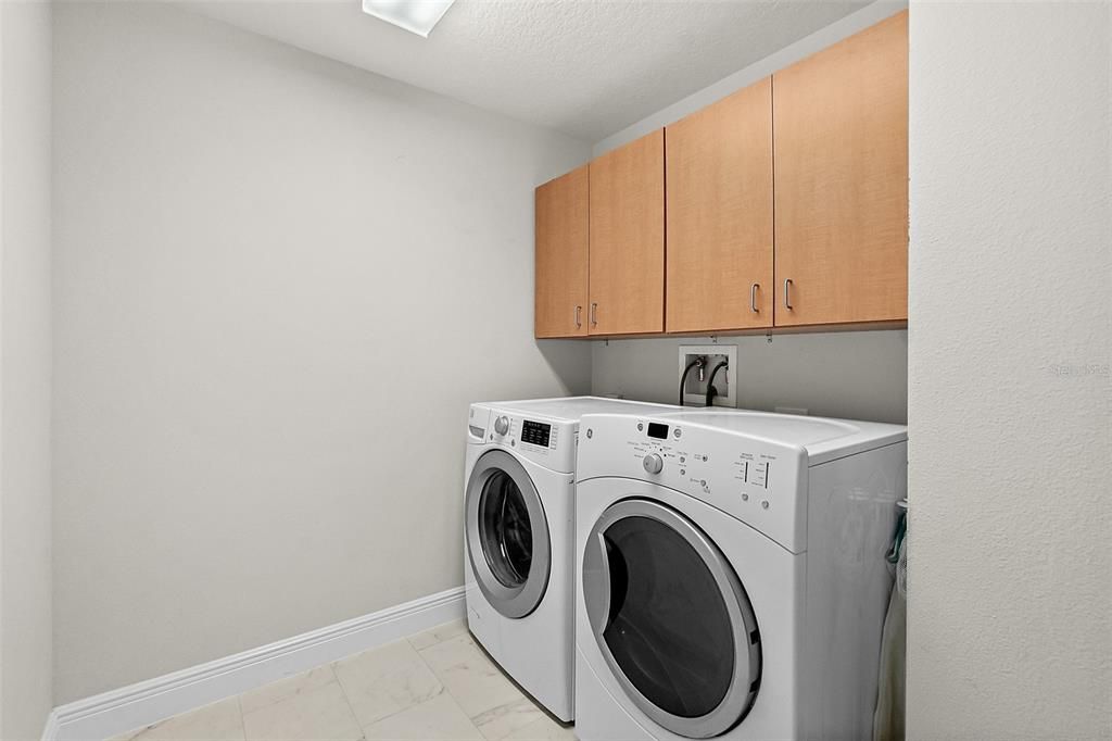 For Sale: $799,000 (3 beds, 3 baths, 2330 Square Feet)