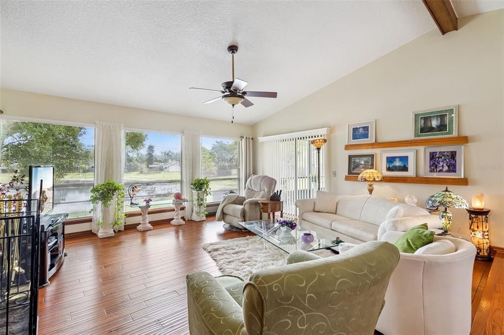 En Venta: $439,000 (3 camas, 2 baños, 1878 Pies cuadrados)