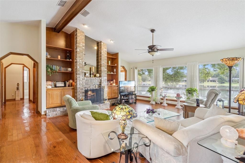 En Venta: $439,000 (3 camas, 2 baños, 1878 Pies cuadrados)