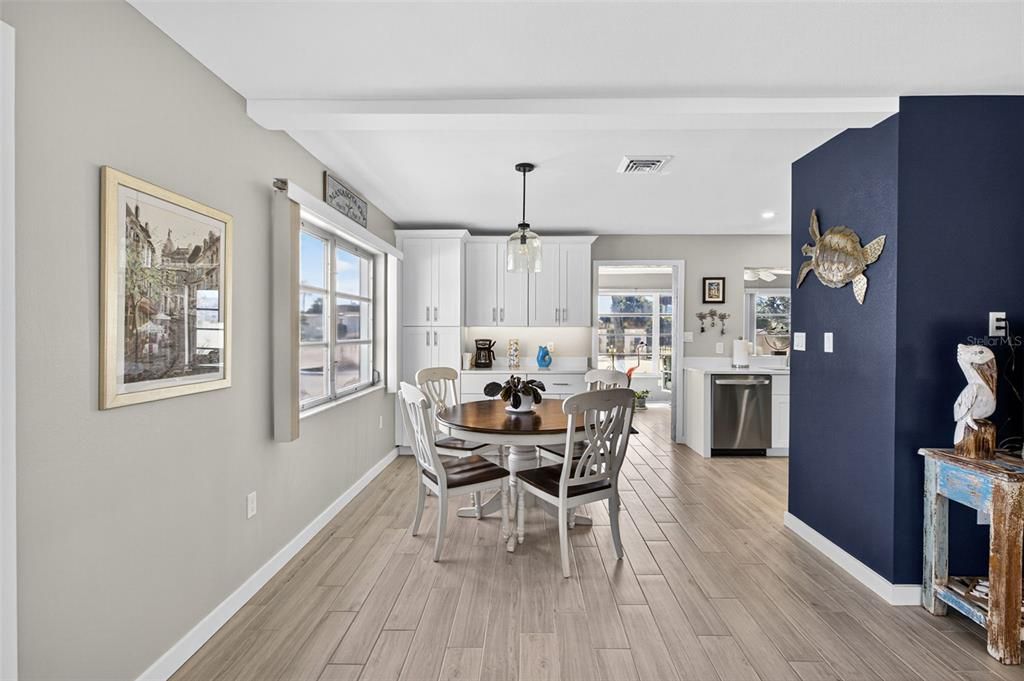 En Venta: $399,500 (2 camas, 2 baños, 1275 Pies cuadrados)