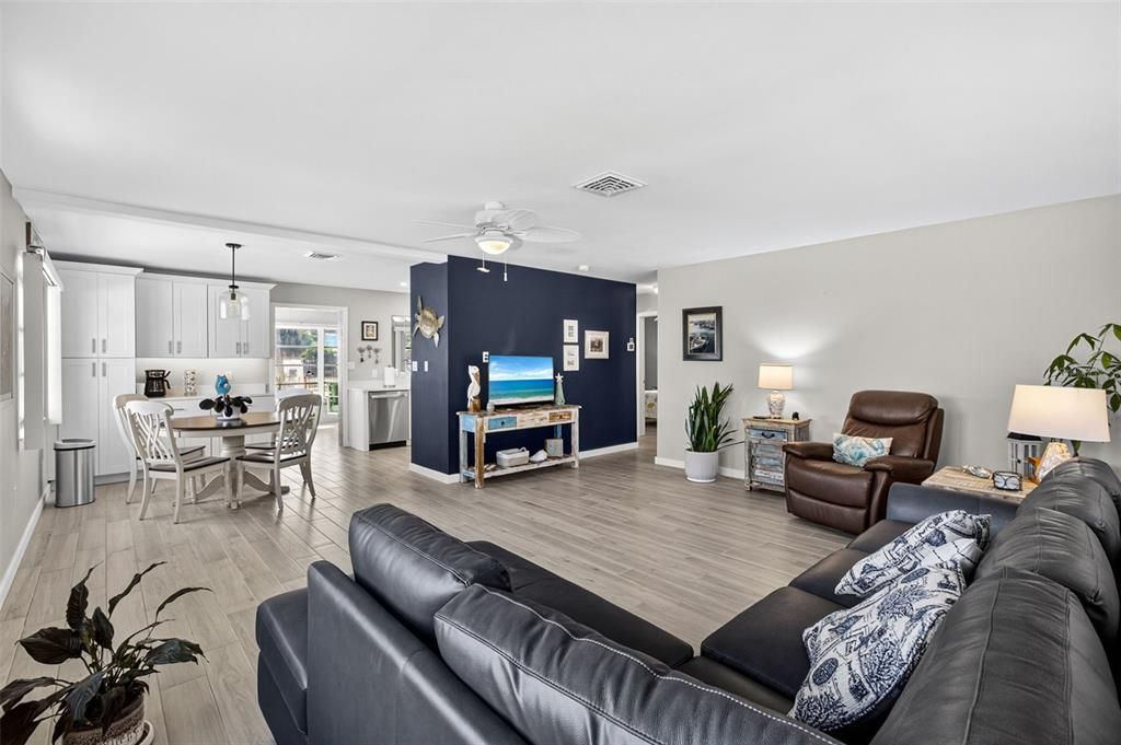 En Venta: $399,500 (2 camas, 2 baños, 1275 Pies cuadrados)