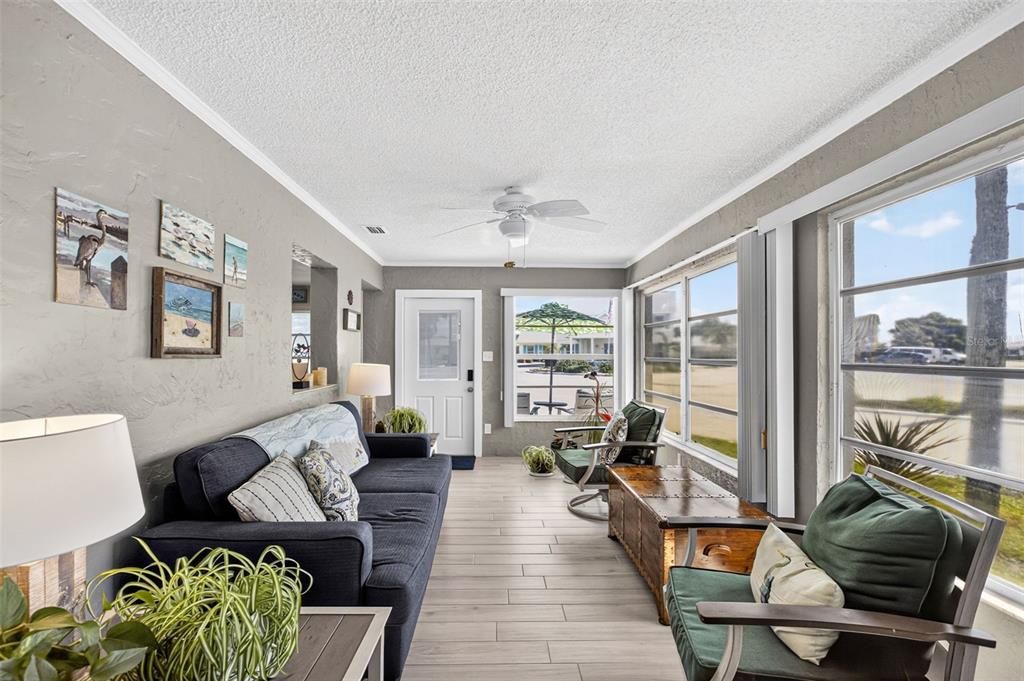 En Venta: $399,500 (2 camas, 2 baños, 1275 Pies cuadrados)