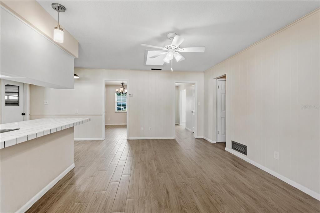 合同活跃: $2,400 (3 贝兹, 2 浴室, 1539 平方英尺)