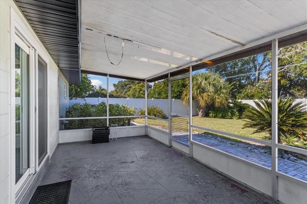 合同活跃: $2,400 (3 贝兹, 2 浴室, 1539 平方英尺)