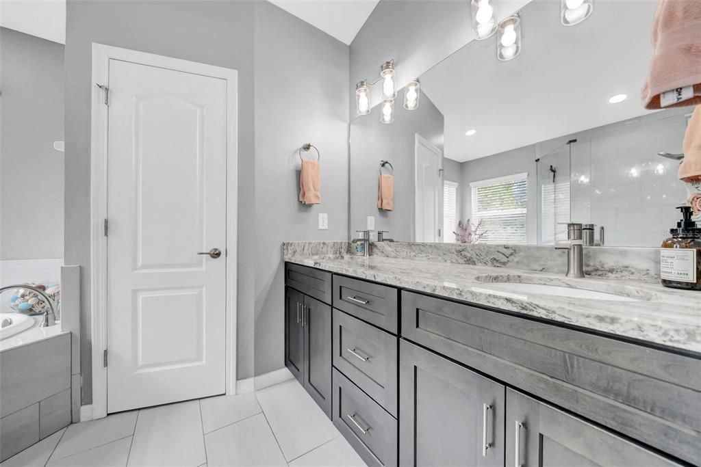 For Sale: $344,900 (4 beds, 2 baths, 1991 Square Feet)