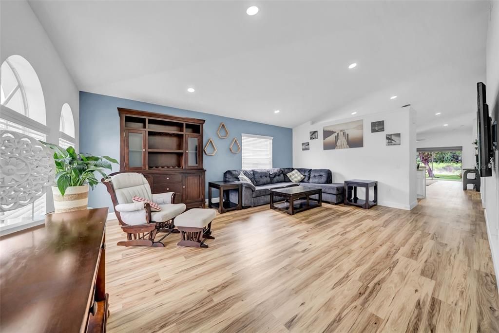 For Sale: $344,900 (4 beds, 2 baths, 1991 Square Feet)