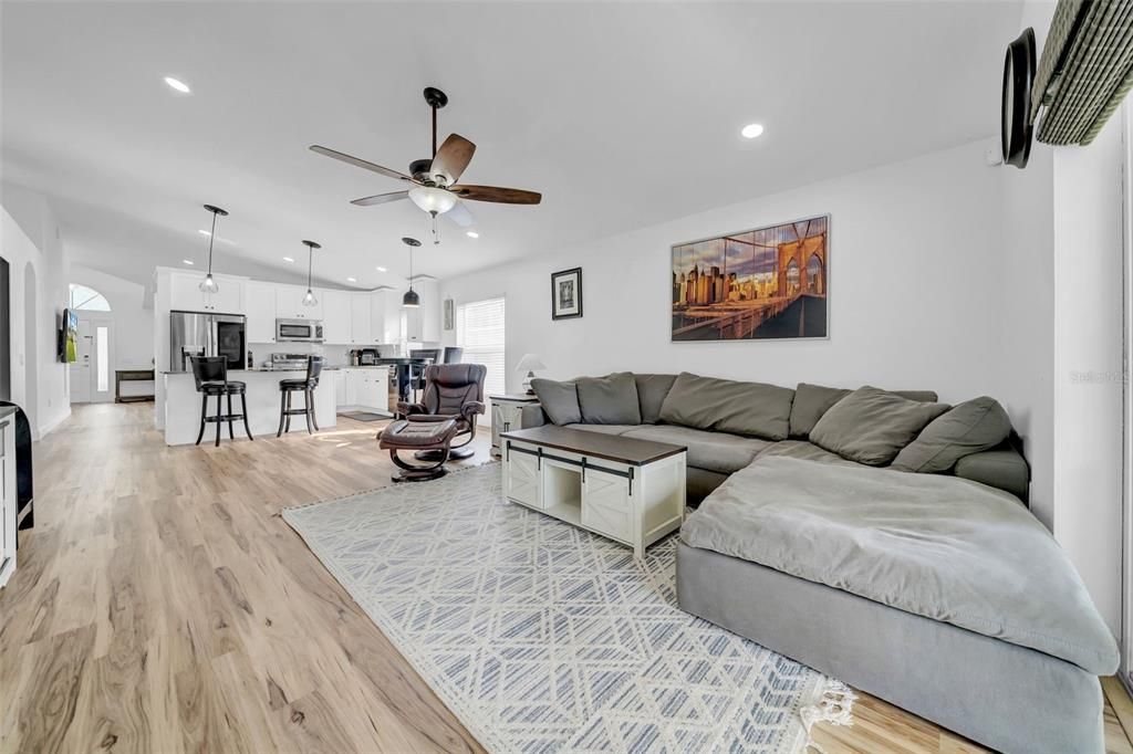 For Sale: $344,900 (4 beds, 2 baths, 1991 Square Feet)