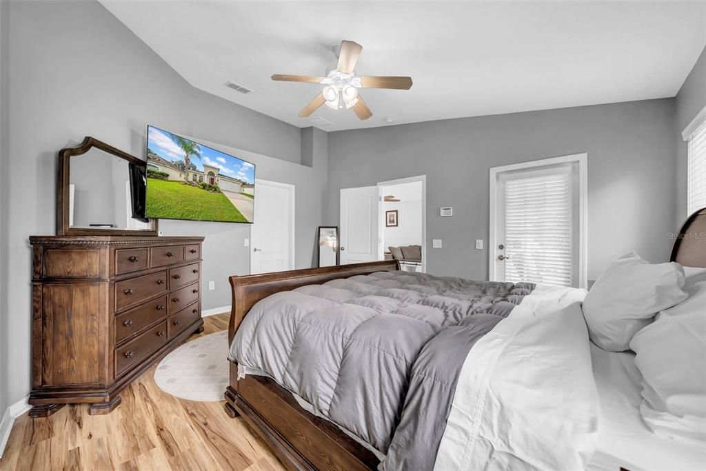 For Sale: $344,900 (4 beds, 2 baths, 1991 Square Feet)