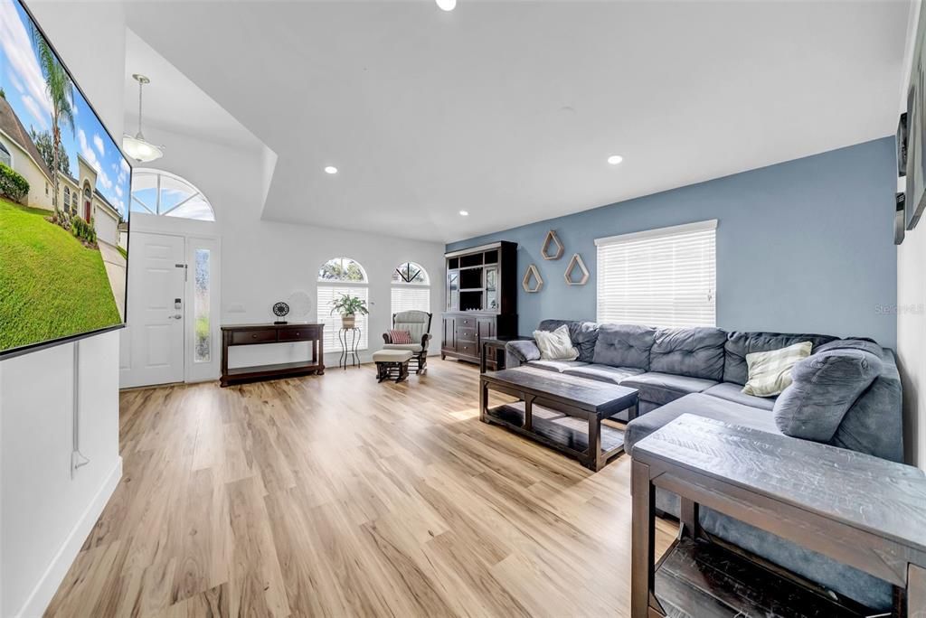 For Sale: $344,900 (4 beds, 2 baths, 1991 Square Feet)