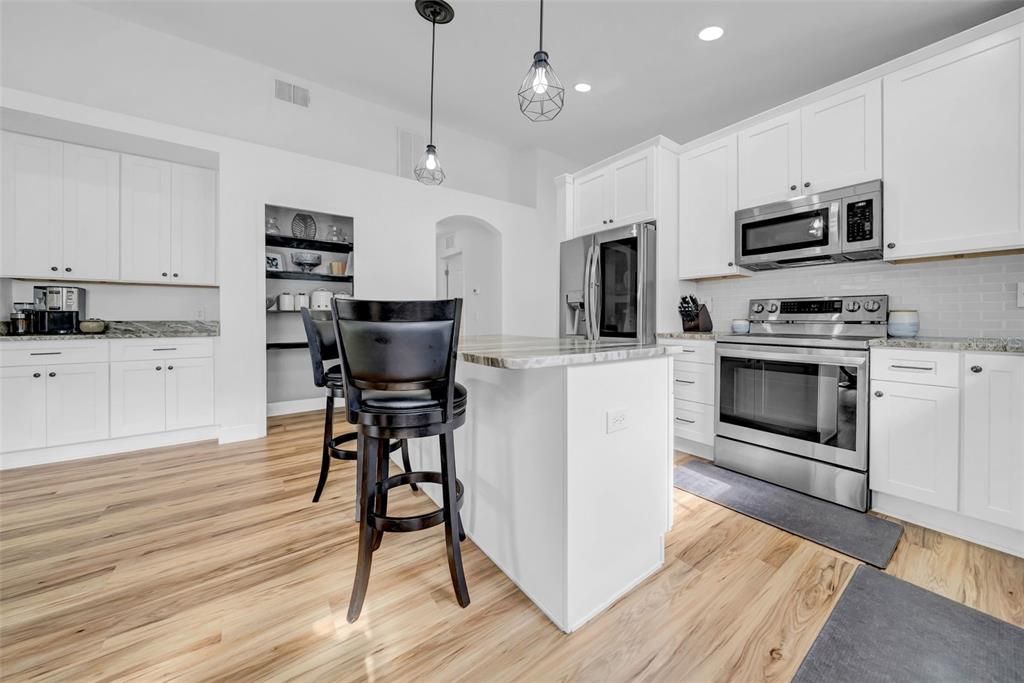 For Sale: $344,900 (4 beds, 2 baths, 1991 Square Feet)