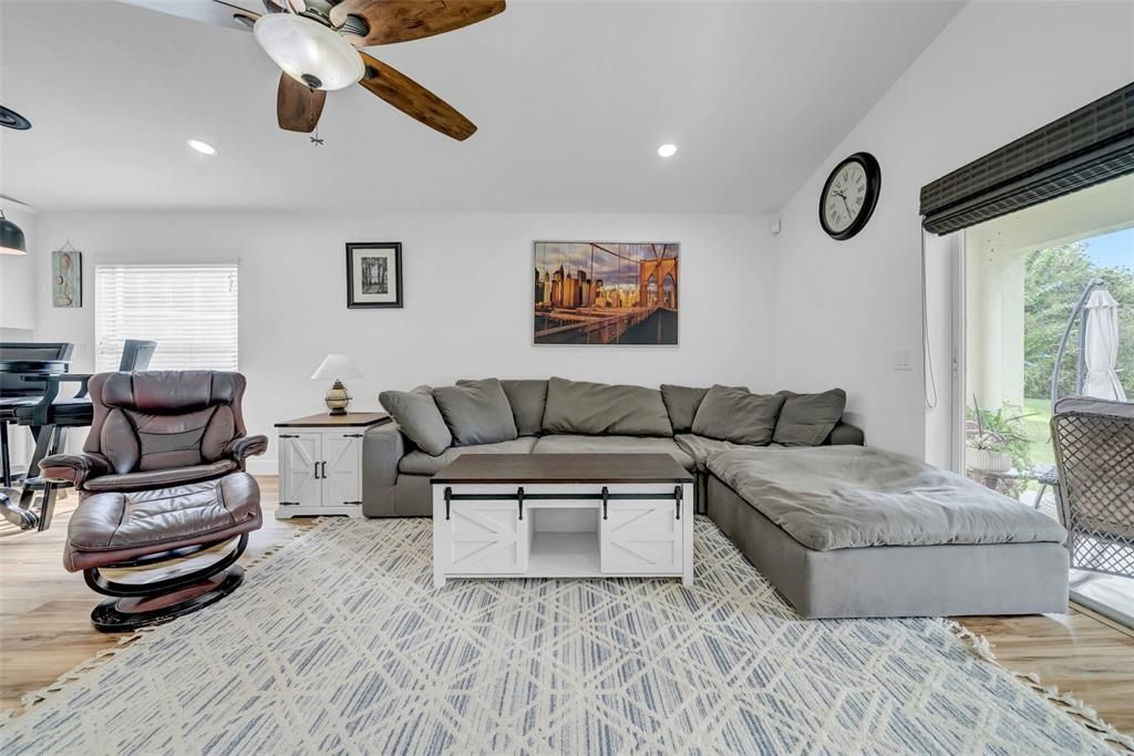 For Sale: $344,900 (4 beds, 2 baths, 1991 Square Feet)