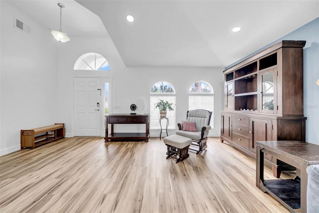 For Sale: $344,900 (4 beds, 2 baths, 1991 Square Feet)