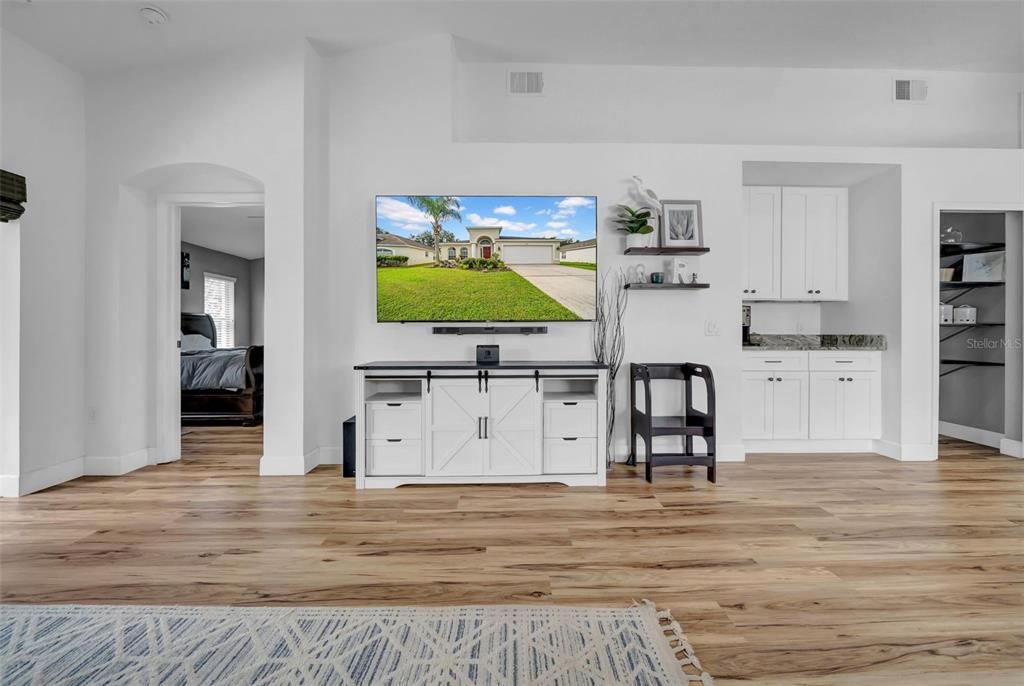 For Sale: $344,900 (4 beds, 2 baths, 1991 Square Feet)