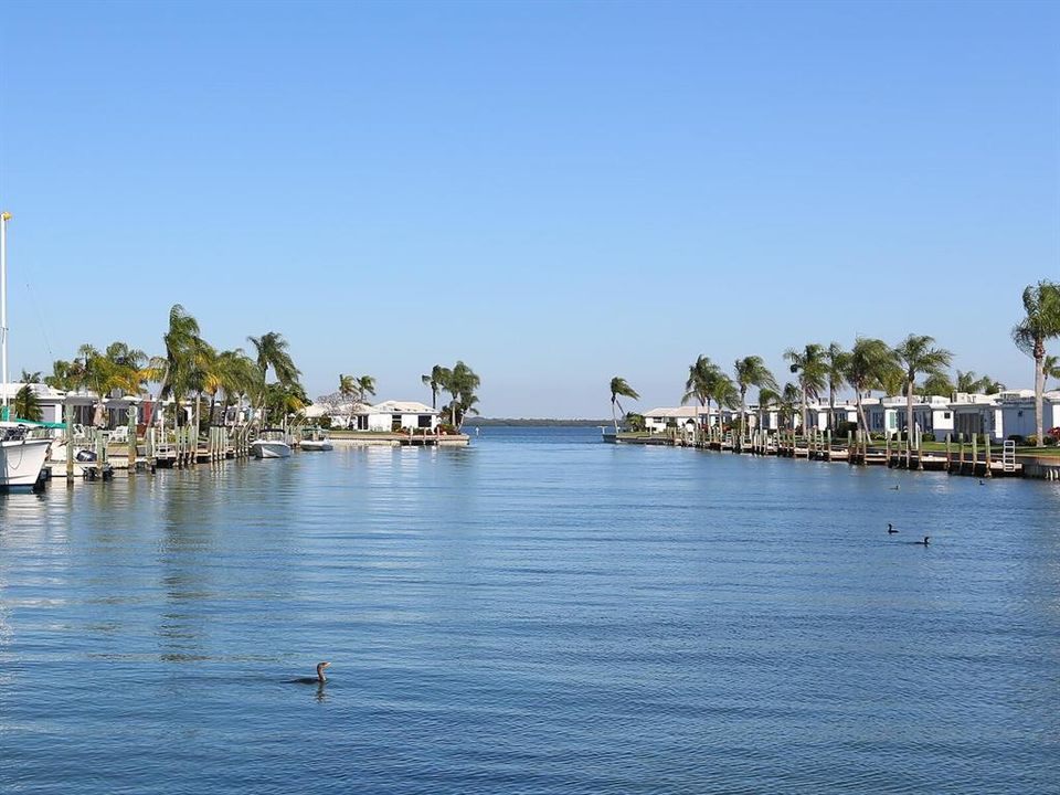 For Sale: $380,000 (2 beds, 2 baths, 1327 Square Feet)