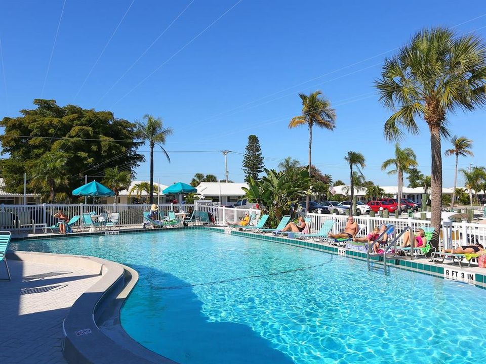 For Sale: $380,000 (2 beds, 2 baths, 1327 Square Feet)