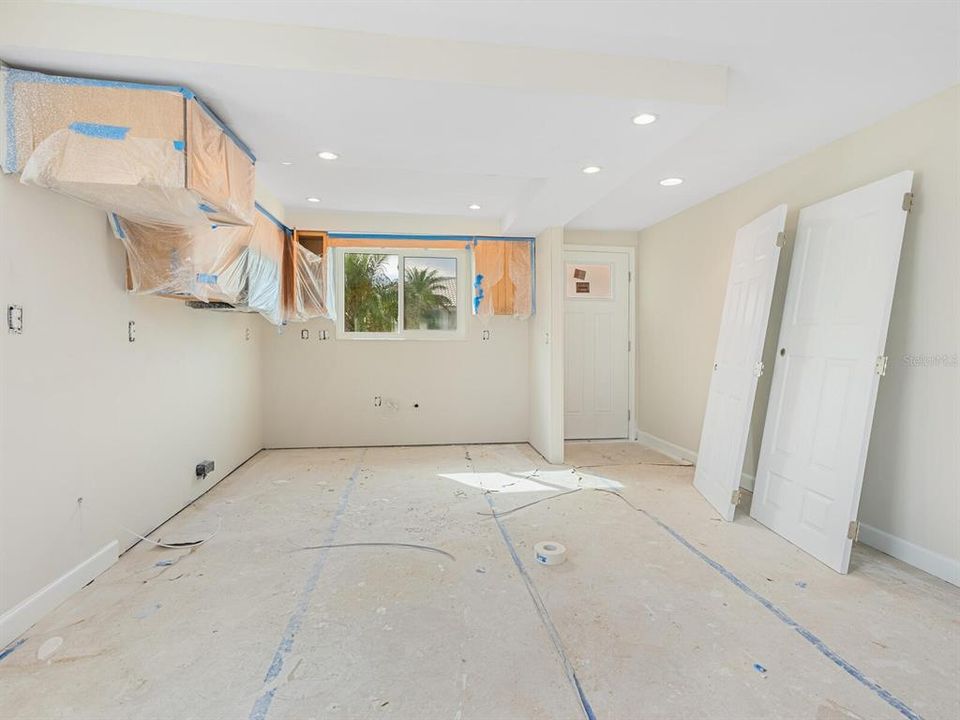 For Sale: $380,000 (2 beds, 2 baths, 1327 Square Feet)