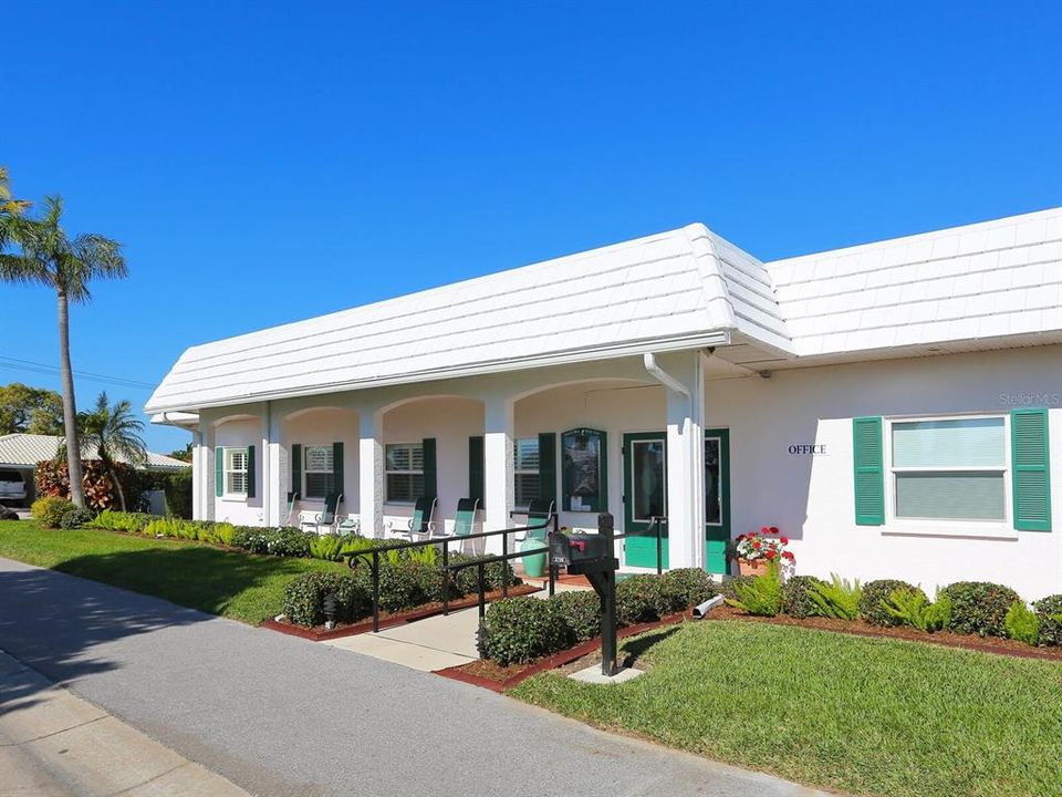 For Sale: $380,000 (2 beds, 2 baths, 1327 Square Feet)