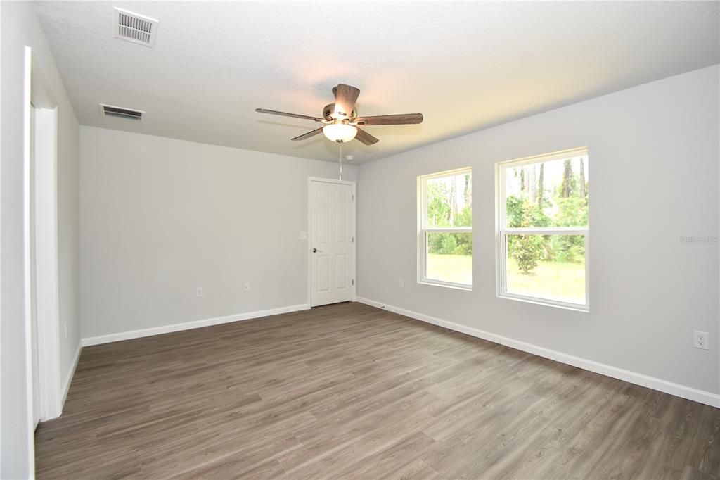 出租: $2,100 (4 贝兹, 2 浴室, 1517 平方英尺)