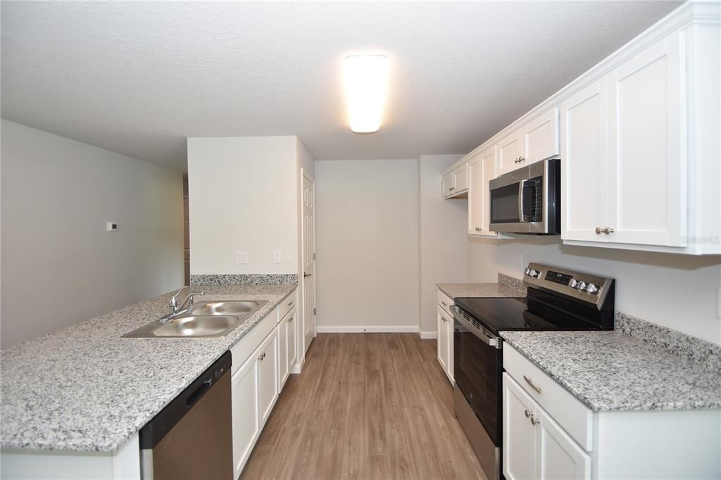 出租: $2,100 (4 贝兹, 2 浴室, 1517 平方英尺)