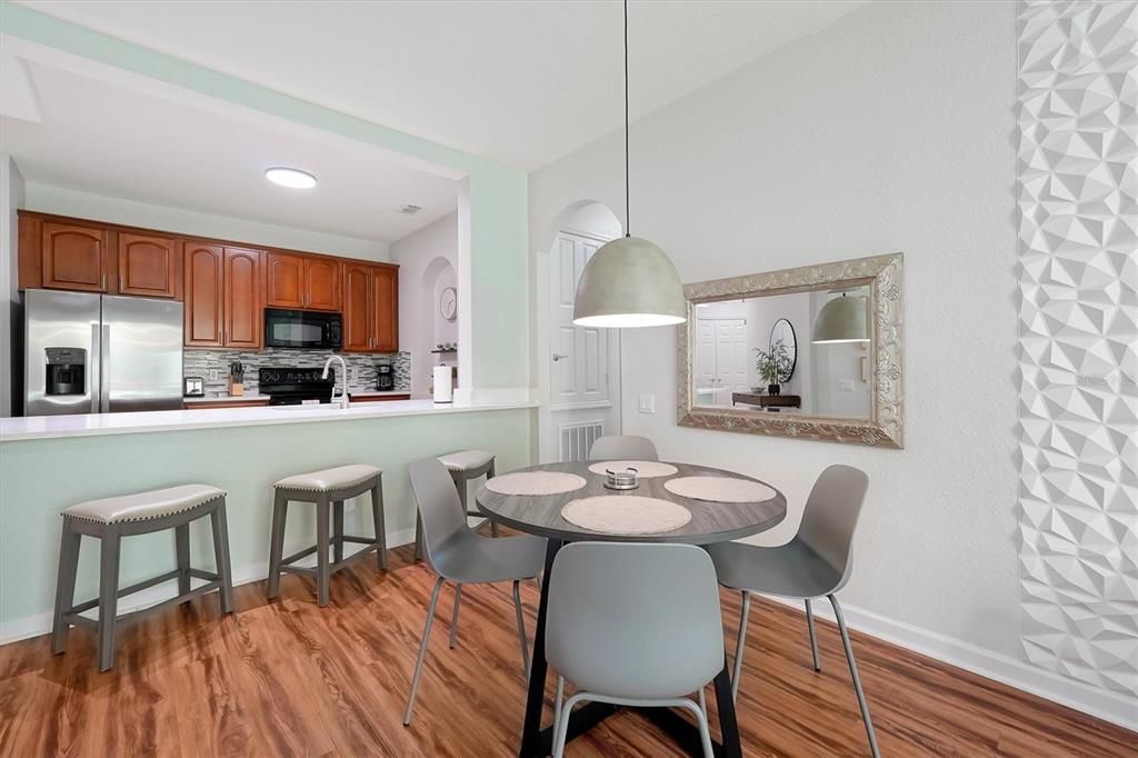 Activo con contrato: $425,000 (2 camas, 2 baños, 1112 Pies cuadrados)