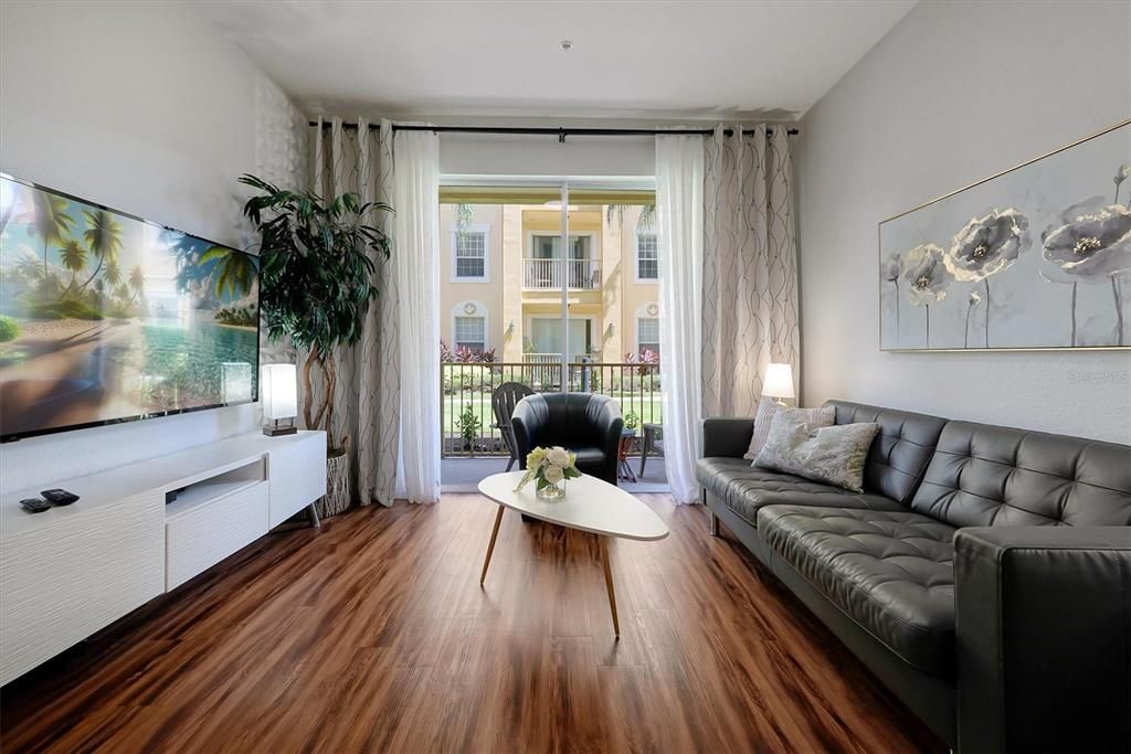 Activo con contrato: $425,000 (2 camas, 2 baños, 1112 Pies cuadrados)