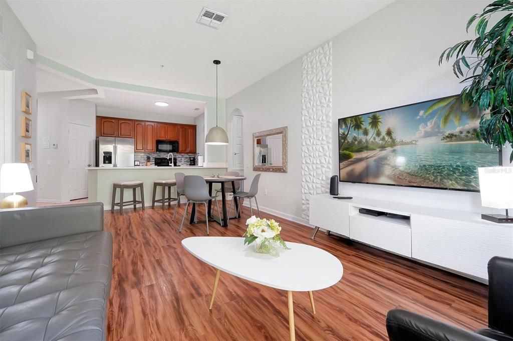 Activo con contrato: $425,000 (2 camas, 2 baños, 1112 Pies cuadrados)