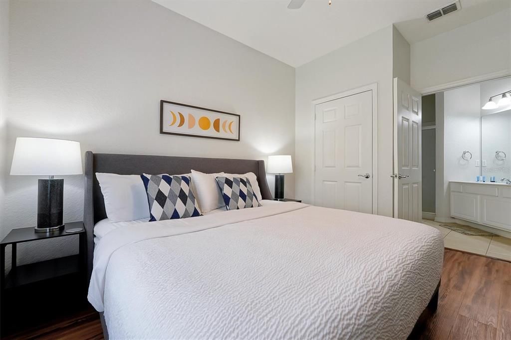 Activo con contrato: $425,000 (2 camas, 2 baños, 1112 Pies cuadrados)