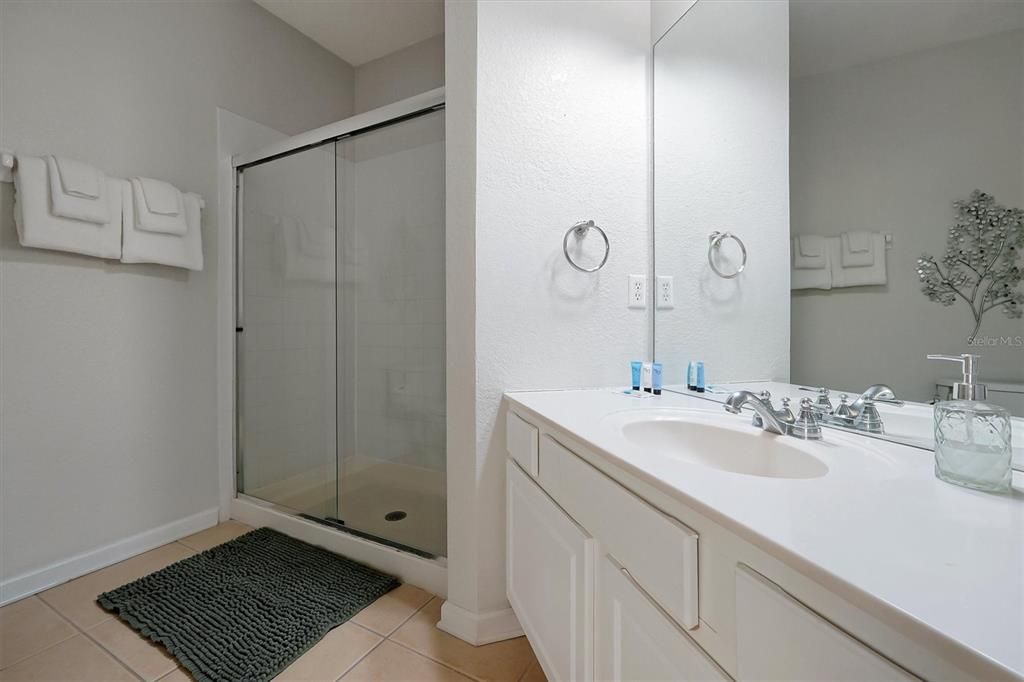 Activo con contrato: $425,000 (2 camas, 2 baños, 1112 Pies cuadrados)