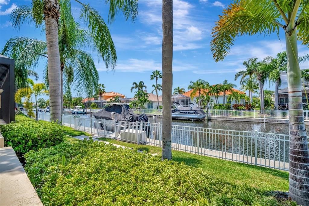 Active With Contract: $898,000 (4 beds, 3 baths, 2482 Square Feet)