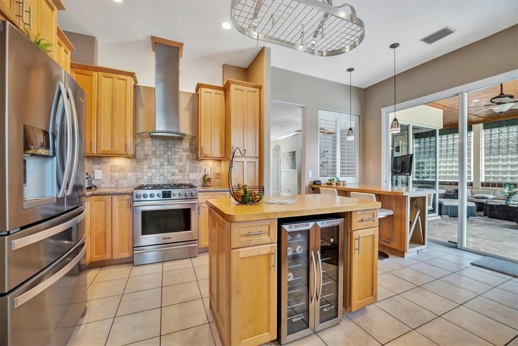 Active With Contract: $898,000 (4 beds, 3 baths, 2482 Square Feet)