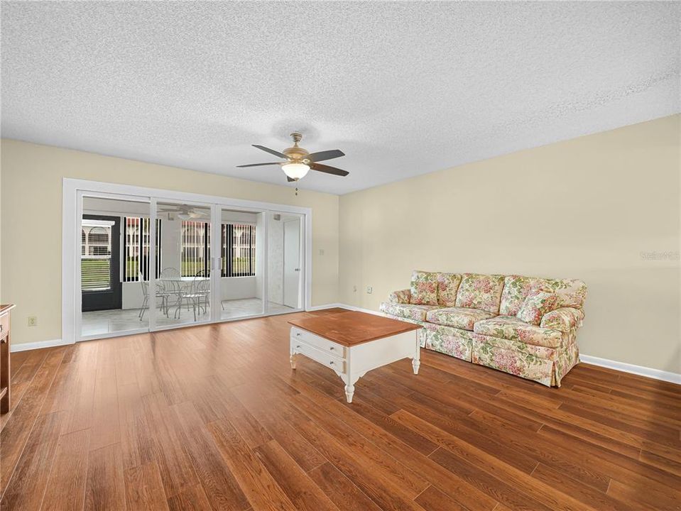 待售: $154,900 (2 贝兹, 2 浴室, 1600 平方英尺)