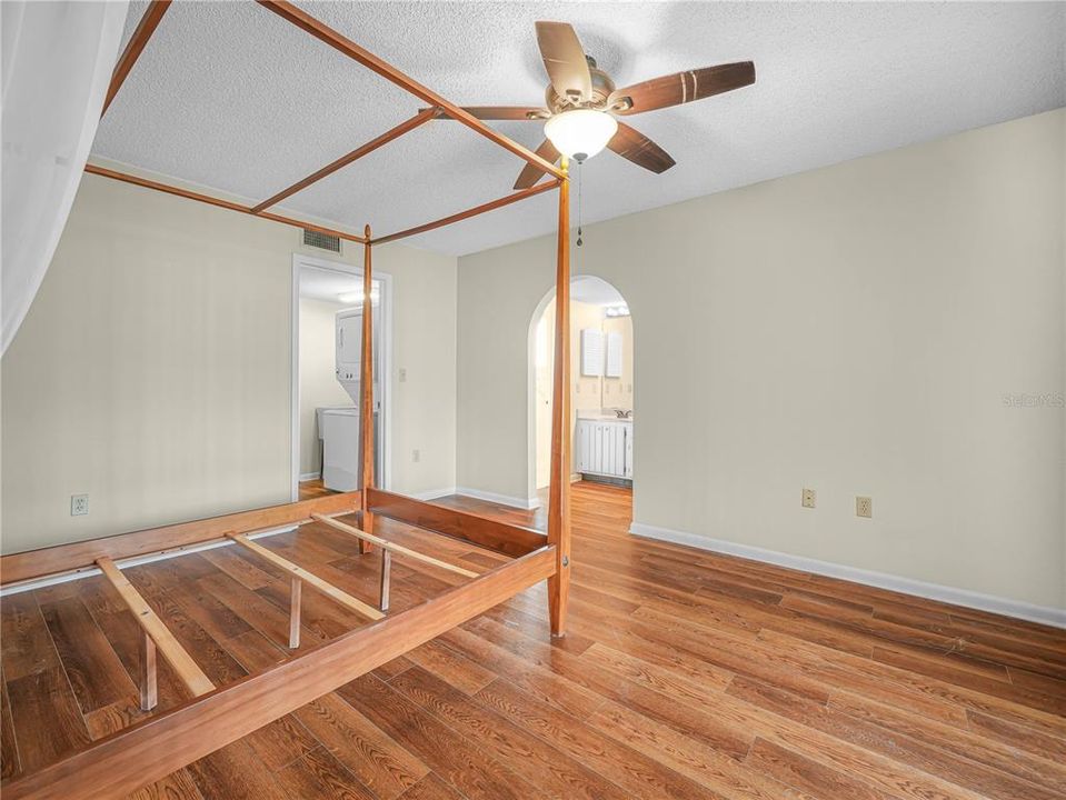 待售: $154,900 (2 贝兹, 2 浴室, 1600 平方英尺)