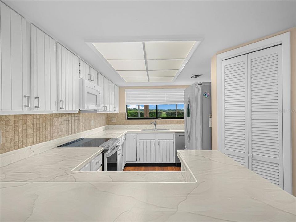 待售: $154,900 (2 贝兹, 2 浴室, 1600 平方英尺)