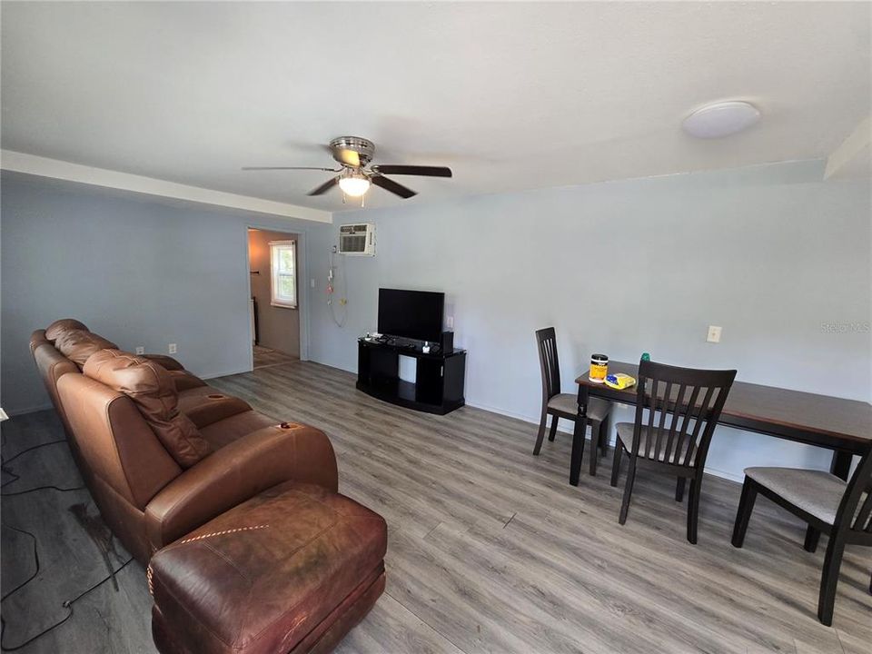 For Sale: $77,700 (1 beds, 1 baths, 672 Square Feet)