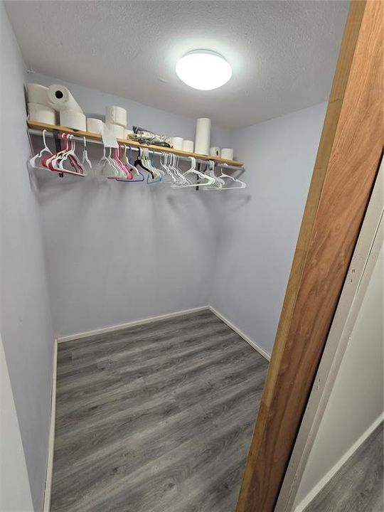 For Sale: $77,700 (1 beds, 1 baths, 672 Square Feet)