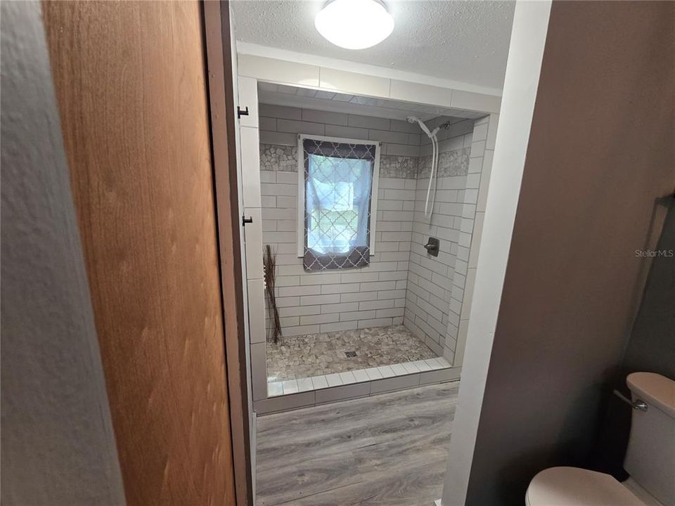 For Sale: $77,700 (1 beds, 1 baths, 672 Square Feet)