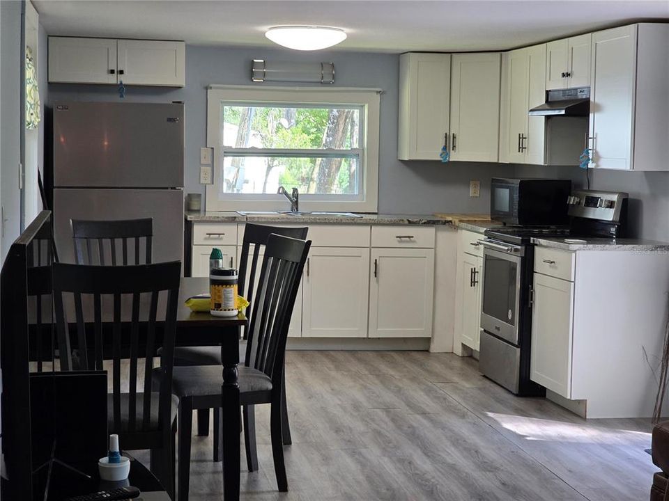 For Sale: $77,700 (1 beds, 1 baths, 672 Square Feet)