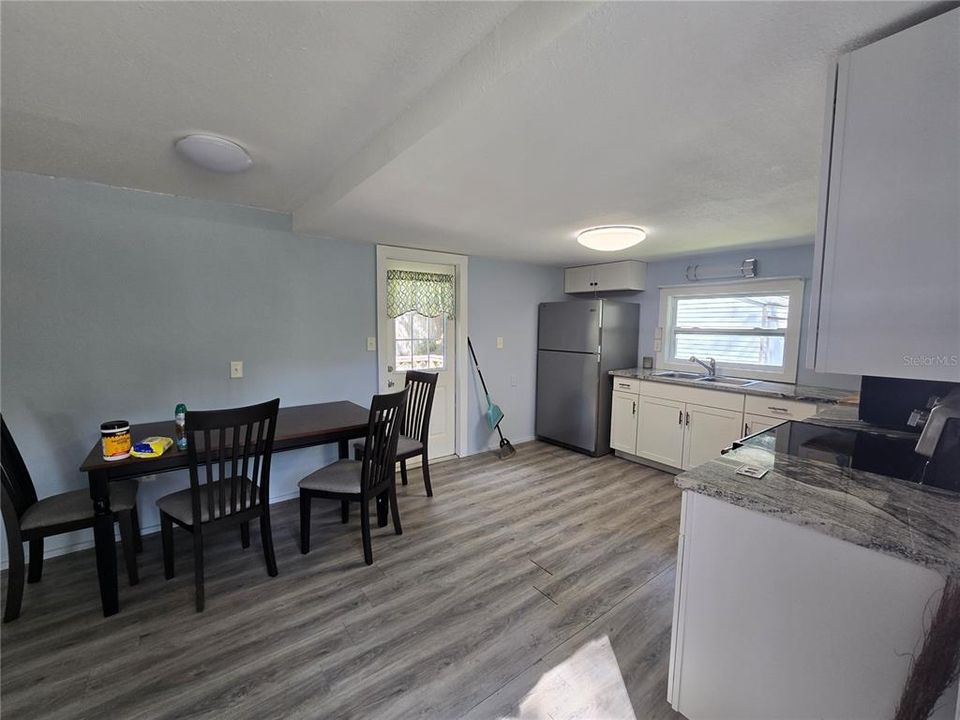 For Sale: $77,700 (1 beds, 1 baths, 672 Square Feet)