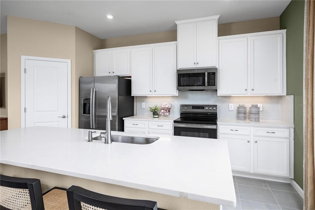 Active With Contract: $343,000 (3 beds, 2 baths, 1674 Square Feet)