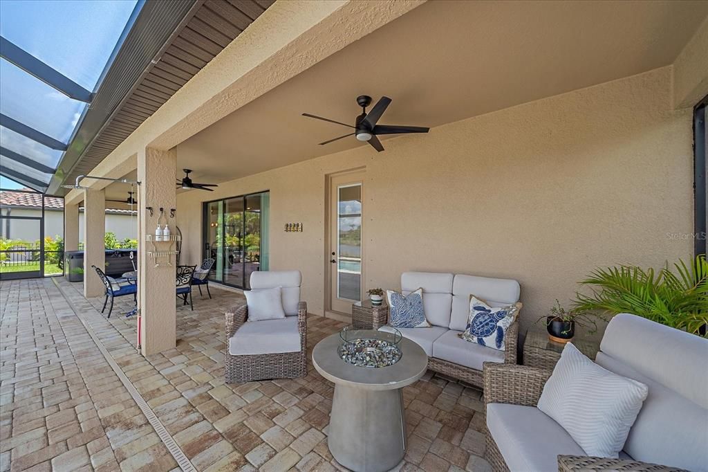 На продажу: $985,000 (6 спален, 3 ванн, 3563 Квадратных фут)