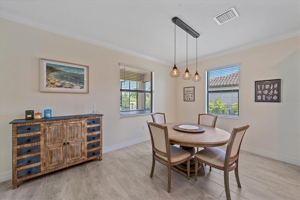 На продажу: $985,000 (6 спален, 3 ванн, 3563 Квадратных фут)